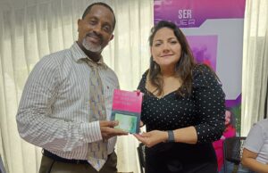 Presentan obra de poesía “Lo que oculta el amor, sus verdades” en la Feria del Libro 2025