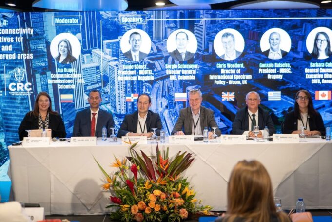 Presidente del INDOTEL destaca esfuerzo de Gobierno para reducir brecha digital en foro de Colombia