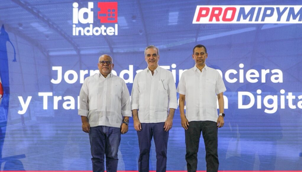 Abinader encabeza entrega de RD$150 millones en créditos para 630 mipymes en DN
