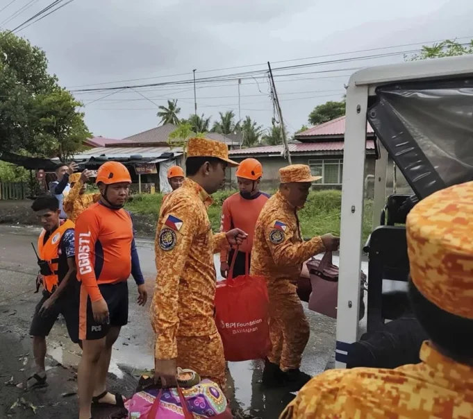 Filipinas evacúa a casi un millón de personas ante la llegada del supertifón Fung-wong