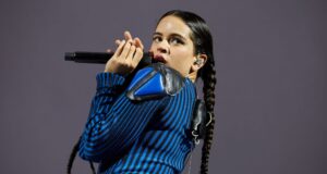 Rosalía revoluciona las listas españolas de éxitos con ‘Lux’ y consigue la triple corona