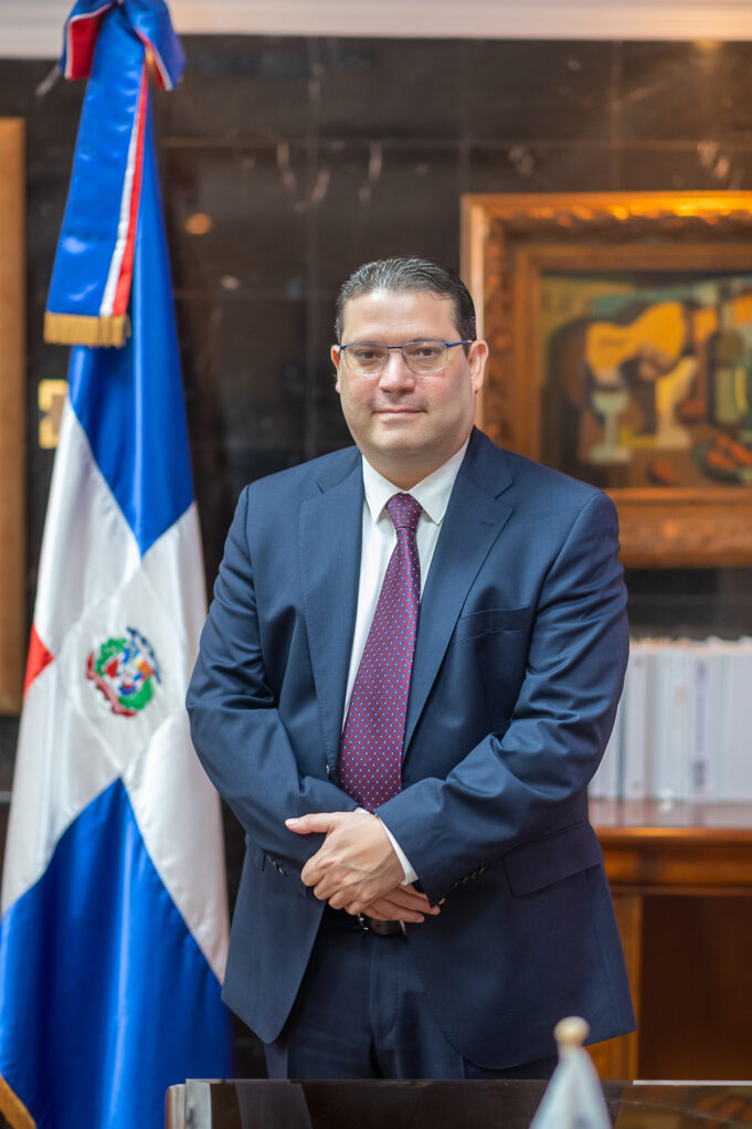 Yayo Sanz Lovatón llama a dirigentes del PRM a participar en la confirmación, verificación e inscripción de militantes