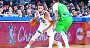 Stephen Curry anota 23 y los Warriors derrotan a los Mavericks