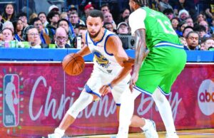 Stephen Curry anota 23 y los Warriors derrotan a los Mavericks