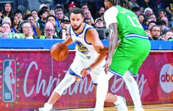 Stephen Curry anota 23 y los Warriors derrotan a los Mavericks