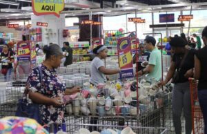 Alta afluencia marca las compras de Nochebuena en supermercados del Distrito Nacional