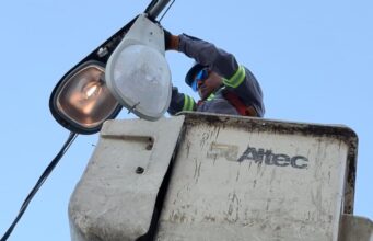 EDENORTE despliega operativo de iluminación navideña en el Cibao: más de 40 municipios y distritos intervenidos simultáneamente