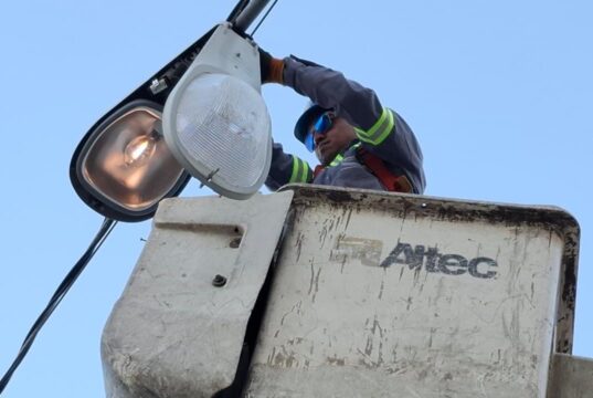 EDENORTE despliega operativo de iluminación navideña en el Cibao: más de 40 municipios y distritos intervenidos simultáneamente