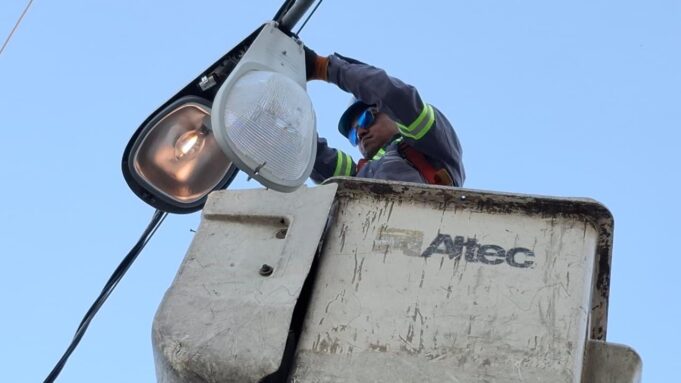 EDENORTE despliega operativo de iluminación navideña en el Cibao: más de 40 municipios y distritos intervenidos simultáneamente