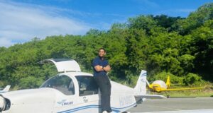 Ganador del NASA Space Apps Challenge Santiago vuela como Piloto por un día en Santo Domingo