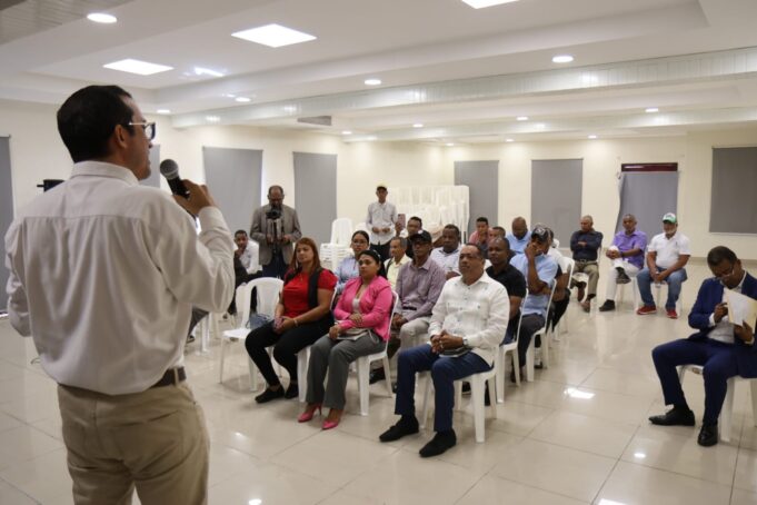 SNTP junto a Factura Dominicana GTI imparten taller en Azua