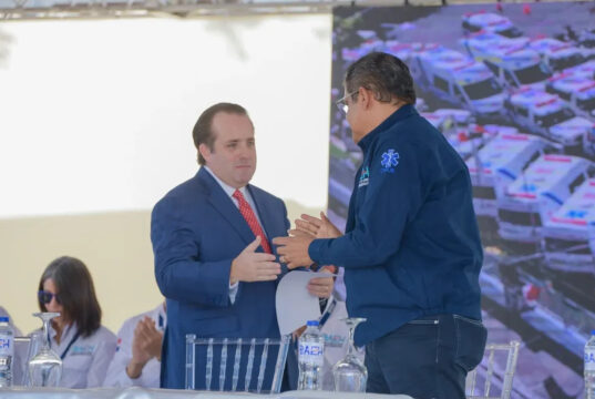 DAEH recibe 50 nuevas ambulancias para fortalecer atención prehospitalaria en el país