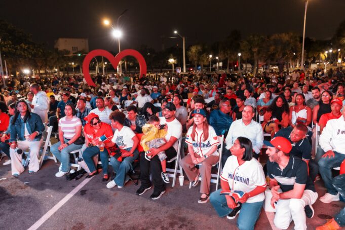 Carolina y Grupo de Medios Panorama proyectarán juego entre RD y EE. UU. este domingo en la Plaza Santo Domingo