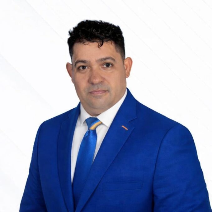 René Taveras formaliza su candidatura a la Secretaría General del PRM en el Distrito Nacional