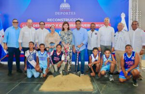 Vicepresidenta Raquel Peña y ministro Kelvin Cruz dan inicio a la reparación del Club Pueblo Nuevo en Santiago