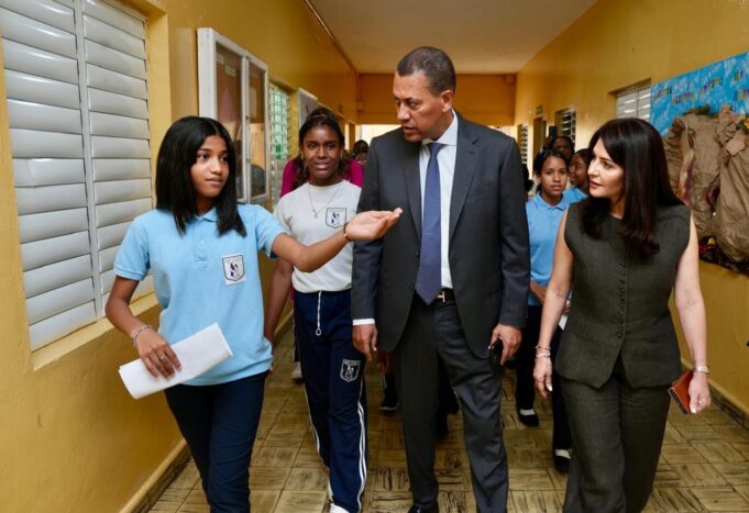 Indotel conecta a centro educativo Hogar Escuela Rosa Duarte con internet gratuito a través de Dominicana Conectada