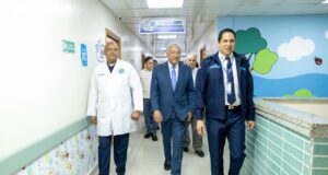 Ministro Administrativo de la Presidencia visita Hospital General Docente de la Policía Nacional