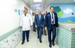 Ministro Administrativo de la Presidencia visita Hospital General Docente de la Policía Nacional