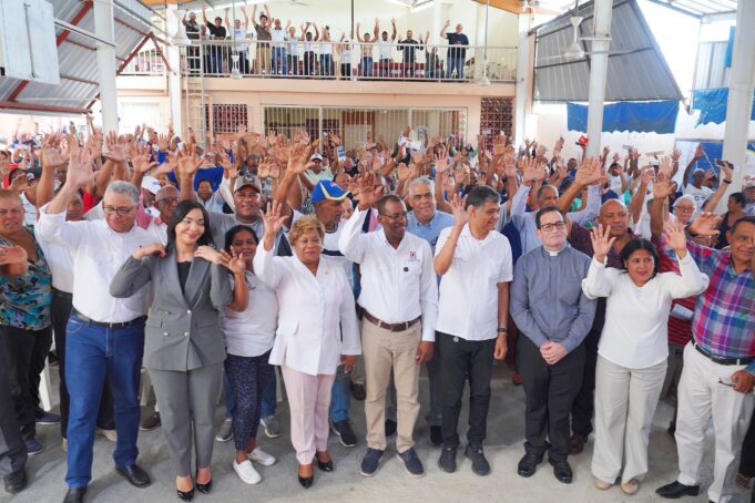 Inician en el Barrio Enriquillo de Herrera proceso de titulación de 1,200 familias