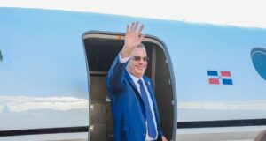 Presidente Luis Abinader regresa al país y se reintegra de inmediato a sus labores en el Palacio Nacional