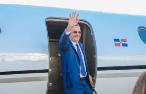Presidente Luis Abinader regresa al país y se reintegra de inmediato a sus labores en el Palacio Nacional