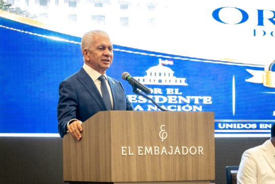 Ricardo de los Santos afirma que acuerdo migratorio con EE. UU. respeta la Constitución y la soberanía nacional