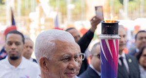 Presidente del Senado recibe antorcha de los XXV Juegos Centroamericanos y del Caribe Santo Domingo 2026