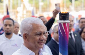 Presidente del Senado recibe antorcha de los XXV Juegos Centroamericanos y del Caribe Santo Domingo 2026