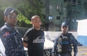 PN frustra carrera clandestina, retiene vehículo con mofle alterado y ocupa arma de fuego en Los Guaricanos
