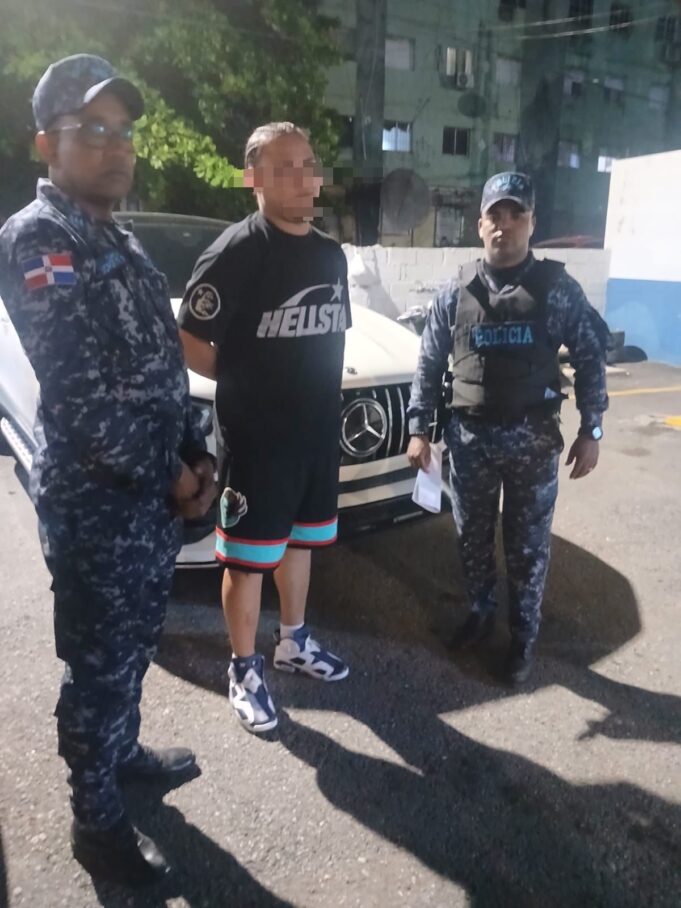 PN frustra carrera clandestina, retiene vehículo con mofle alterado y ocupa arma de fuego en Los Guaricanos