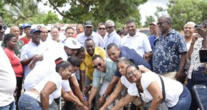 Alcaldía de La Caleta inicia importantes obras de aceras y contenes con fondos entregados por el presidente Luis Abinader