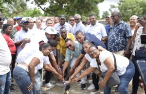 Alcaldía de La Caleta inicia importantes obras de aceras y contenes con fondos entregados por el presidente Luis Abinader