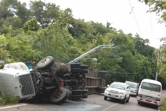 Accidentes de tránsito provocan pérdidas millonarias a EDENORTE por daños a postes y redes eléctricas