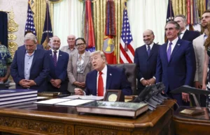 Trump anuncia haber llegado a un «gran acuerdo con Irán» y Teherán lo niega