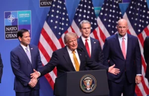 Trump se confunde y atribuye a la «República Islámica de Japón» un ataque con misiles