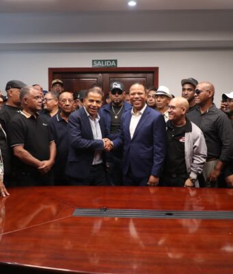 Queda sin efecto aumento del pasaje en Santiago; INTRANT y CNTT acuerdan mesa de diálogo