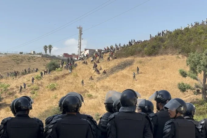 Marruecos eleva a 148 los migrantes interceptados cerca de la frontera con Ceuta
